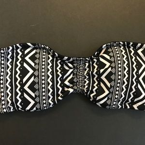 CHARLOTTE RUSSE Black and White Graphic Bandeau